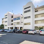 Modern 1bdr Flat With Pool In By Lovelystay *