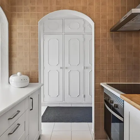 Modern 1bdr Flat With Pool In By Lovelystay Apartment *