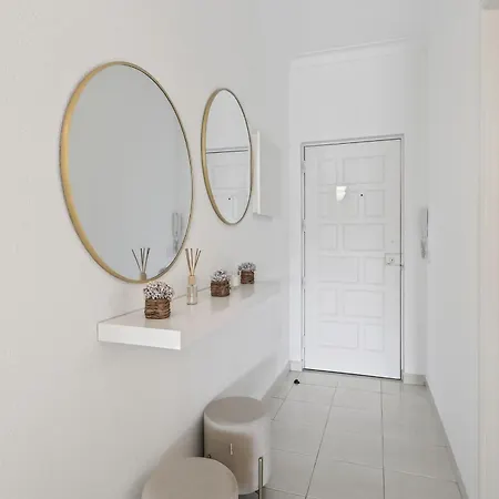 Modern 1bdr Flat With Pool In By Lovelystay