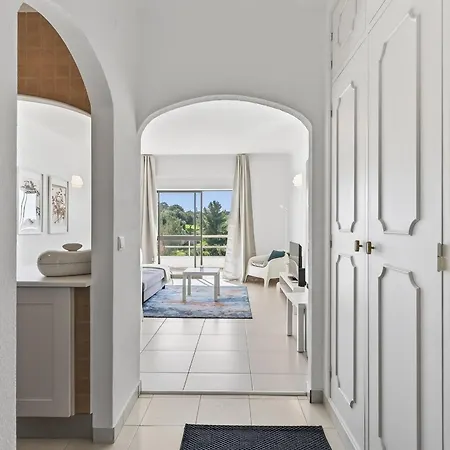 Modern 1bdr Flat With Pool In By Lovelystay Apartamento *