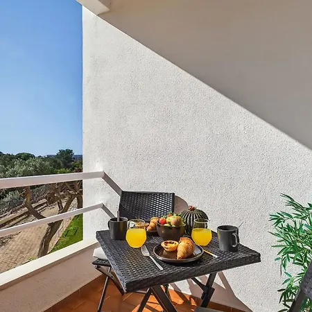 Modern 1bdr Flat With Pool In By Lovelystay Apartamento *