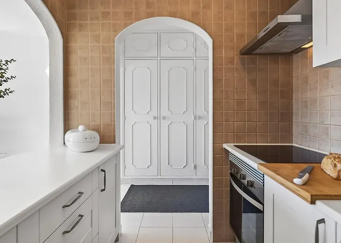 Modern 1bdr Flat With Pool In By Lovelystay Apartment *