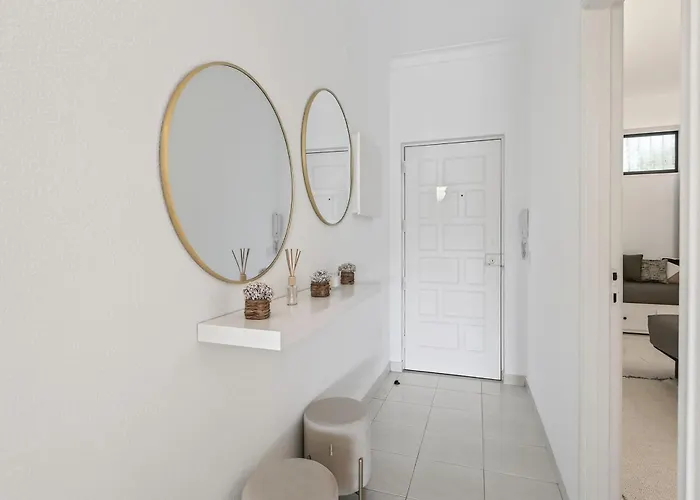 Modern 1bdr Flat With Pool In By Lovelystay