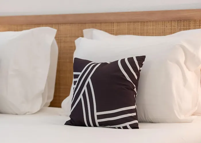 Modern 1bdr Flat With Pool In By Lovelystay *