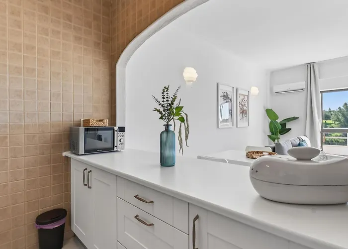 Apartment Modern 1bdr Flat With Pool In By Lovelystay