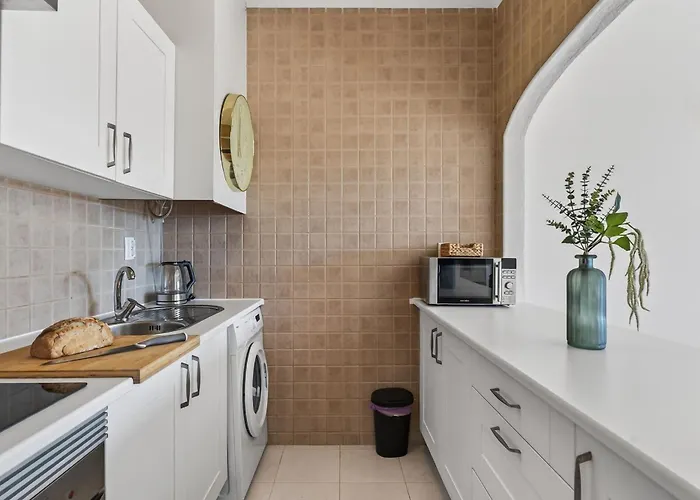 Modern 1bdr Flat With Pool In By Lovelystay Apartment *