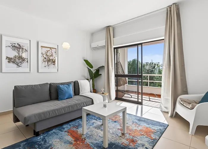 Apartment Modern 1bdr Flat With Pool In By Lovelystay