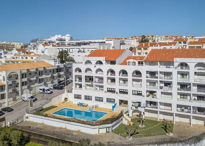 Apartment Modern 1bdr Flat With Pool In By Lovelystay