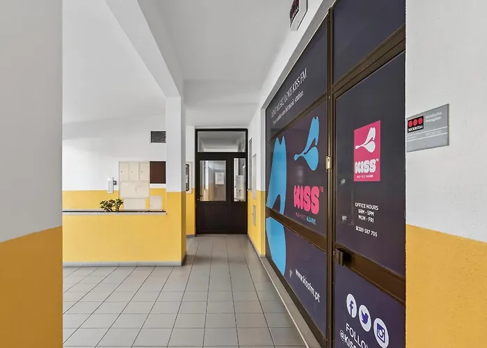 Apartment Modern 1bdr Flat With Pool In By Lovelystay *