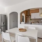 Modern 1bdr Flat With Pool In By Lovelystay Албуфейра