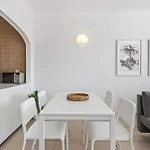 Апартаменты Modern 1bdr Flat With Pool In By Lovelystay