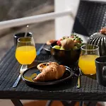 Апартаменты Modern 1bdr Flat With Pool In By Lovelystay Албуфейра