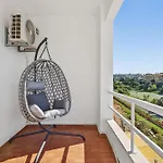 Modern 1bdr Flat With Pool In By Lovelystay Албуфейра