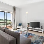 Apartmán Modern 1bdr Flat With Pool In By Lovelystay Albufeira