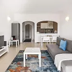 Apartmán Modern 1bdr Flat With Pool In By Lovelystay Albufeira