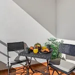 Apartmán Modern 1bdr Flat With Pool In By Lovelystay *