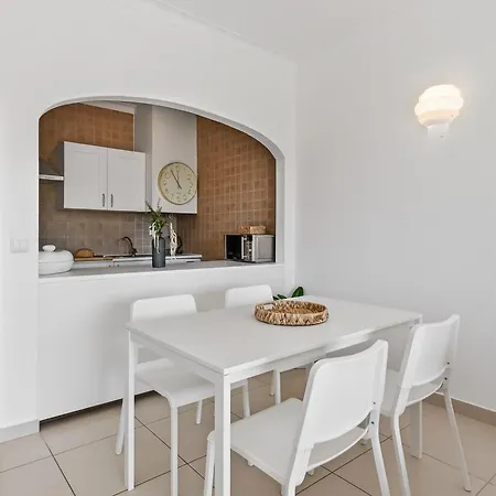 Modern 1bdr Flat With Pool In By Lovelystay شقة البوفيرا